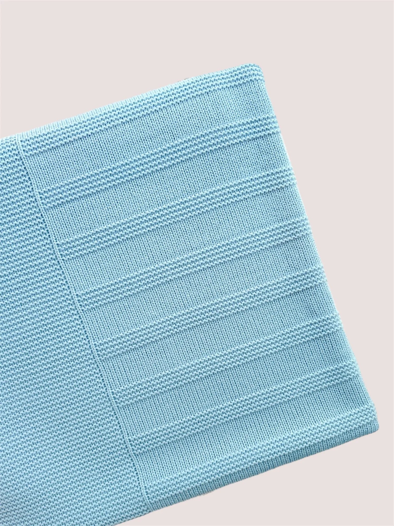 ToquillalanaAzulNubeuves2